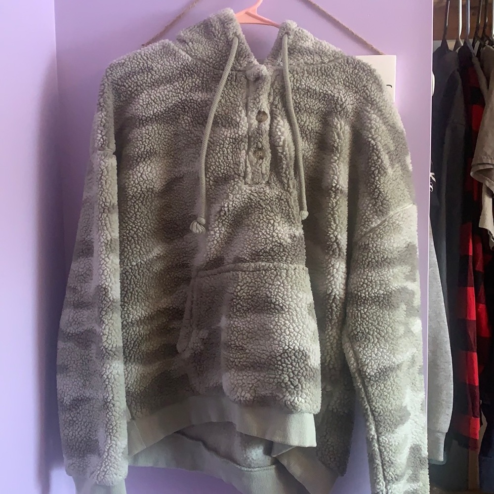 Maurices size Large camo Sherpa